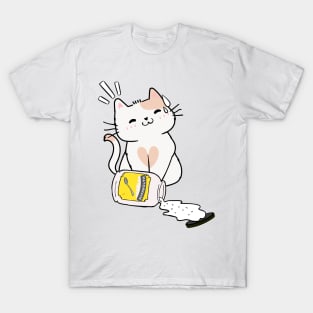 Cute persian cat spilled mayonnaise T-Shirt